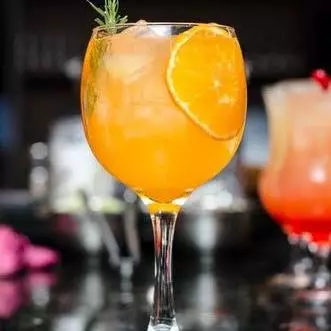 Gin tônica de laranja
