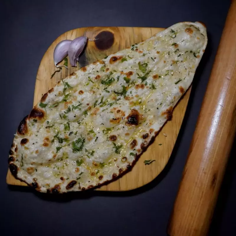 GARLIC NAAN