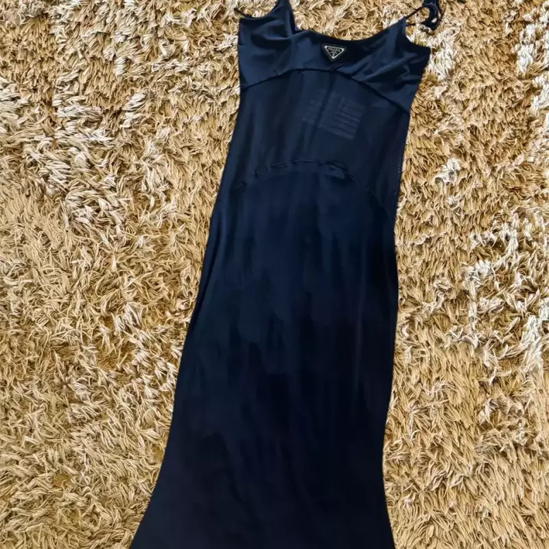 VESTIDO PRADA CON TRANSPARENCIA