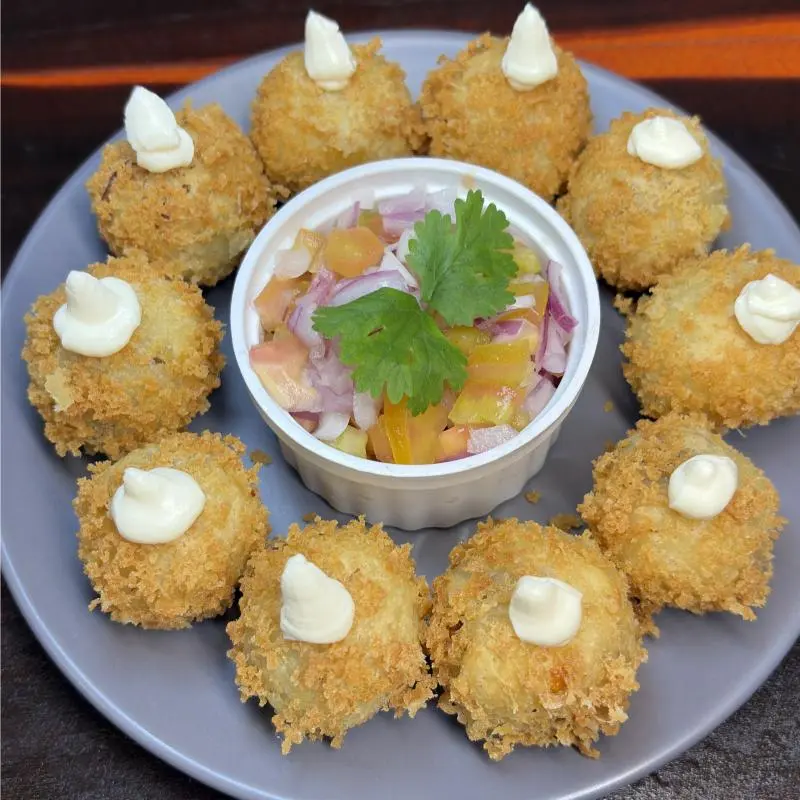 BOLINHO EMPANADO G 10un