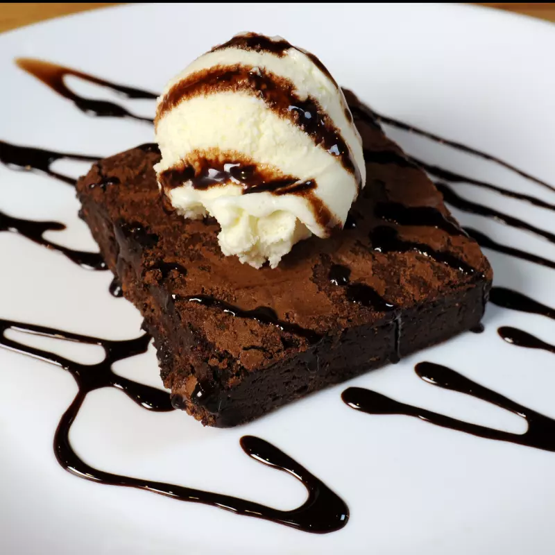 BROWNIE CON HELADO