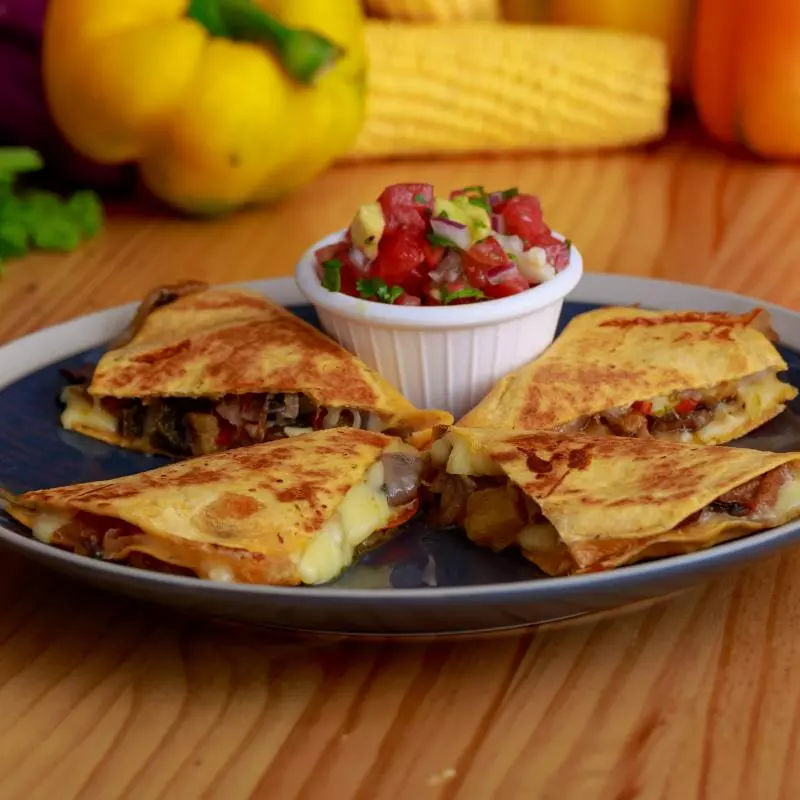 Quesapiña Tropical/ tropical quesad