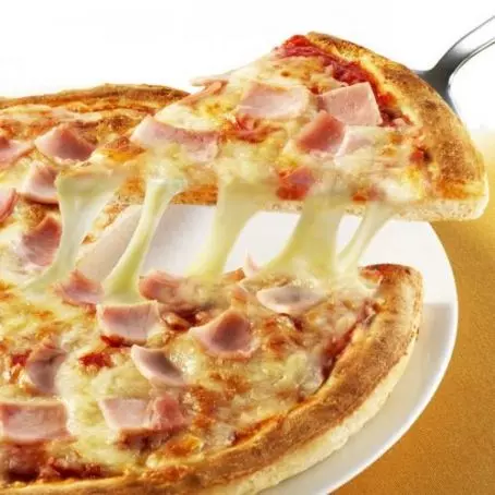 Pizza jamón y maiz