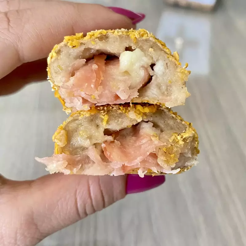 Cigarrete de peito de peru e queijo