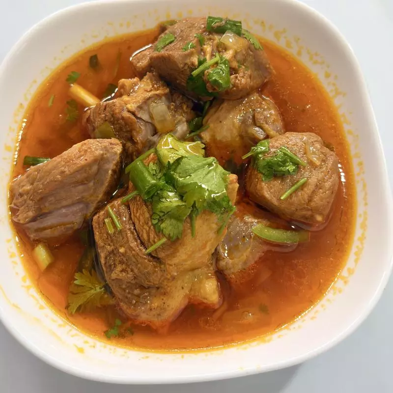 CARNEIRO COZIDO + ACOMPANHAMENTOS