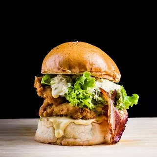 Burger Pollo Cesar