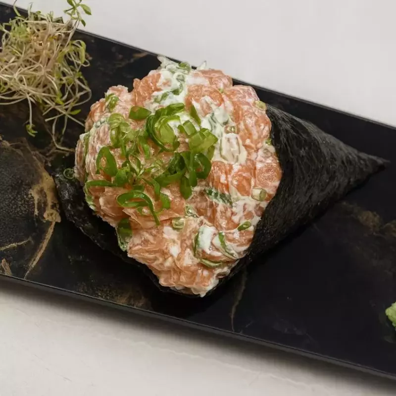 Temaki Salmão Completo (1 UND)