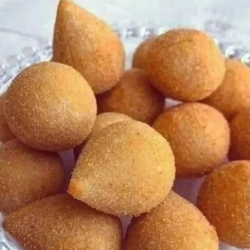 Mini coxinha de frango com requeijão