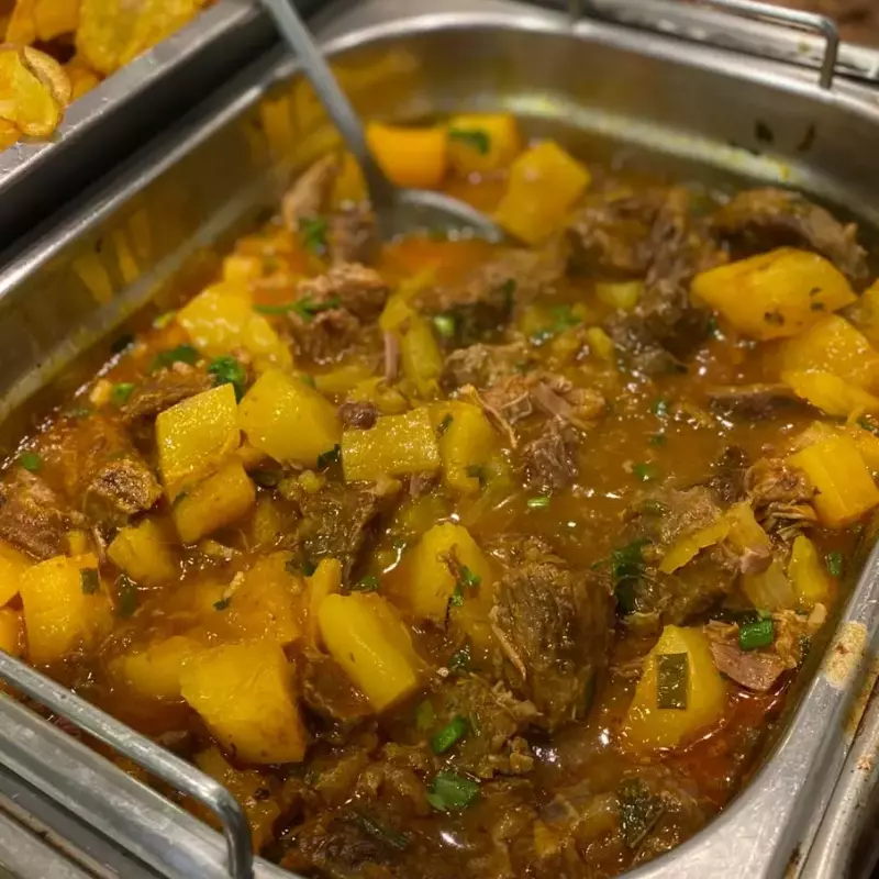 Carne de panela com mandioca