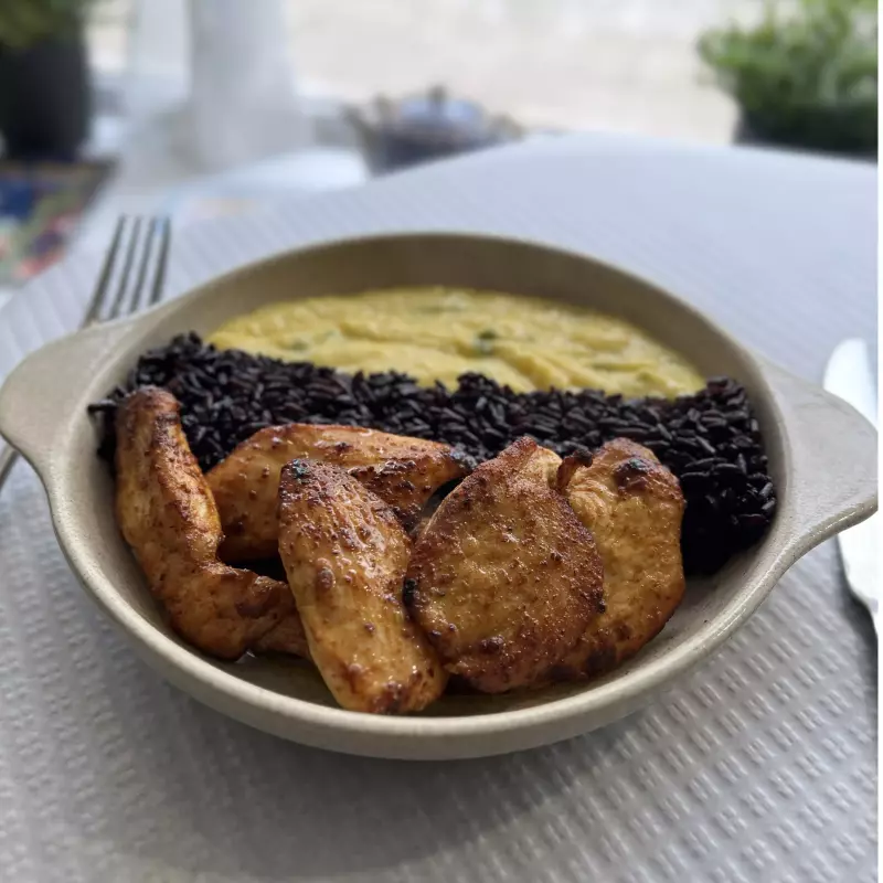 Peito de Frango com Arroz Roxo