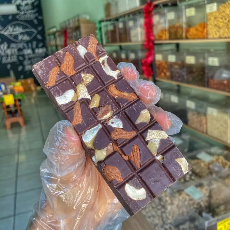 Barra de chocolate 70% c/ castanhas