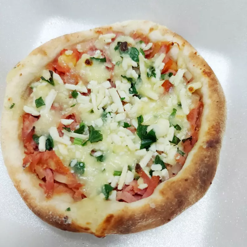 Esfiha de presunto e queijo