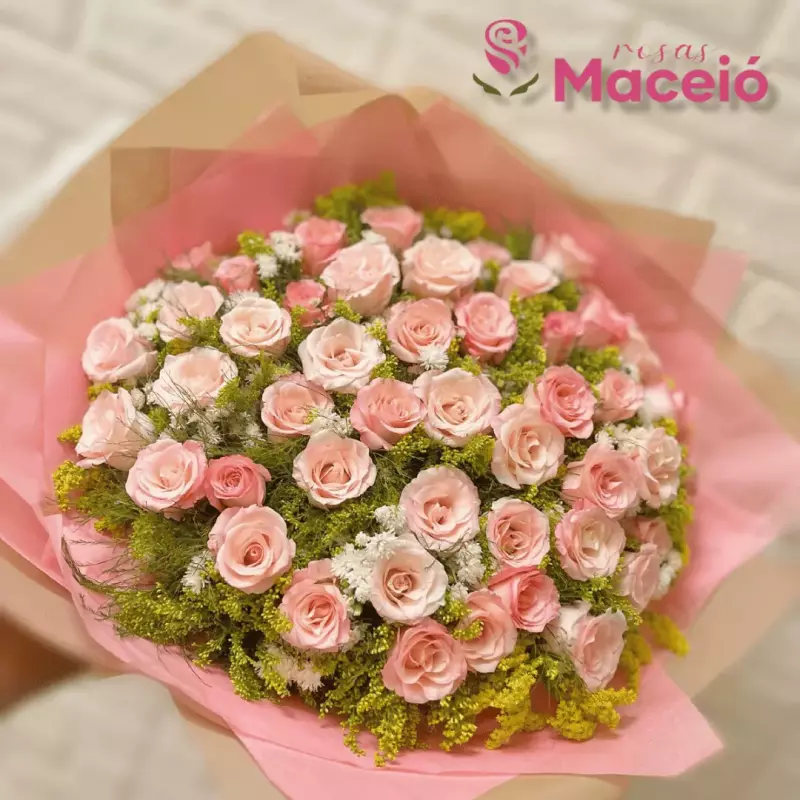 Buquê com 50 rosas na cor rosa