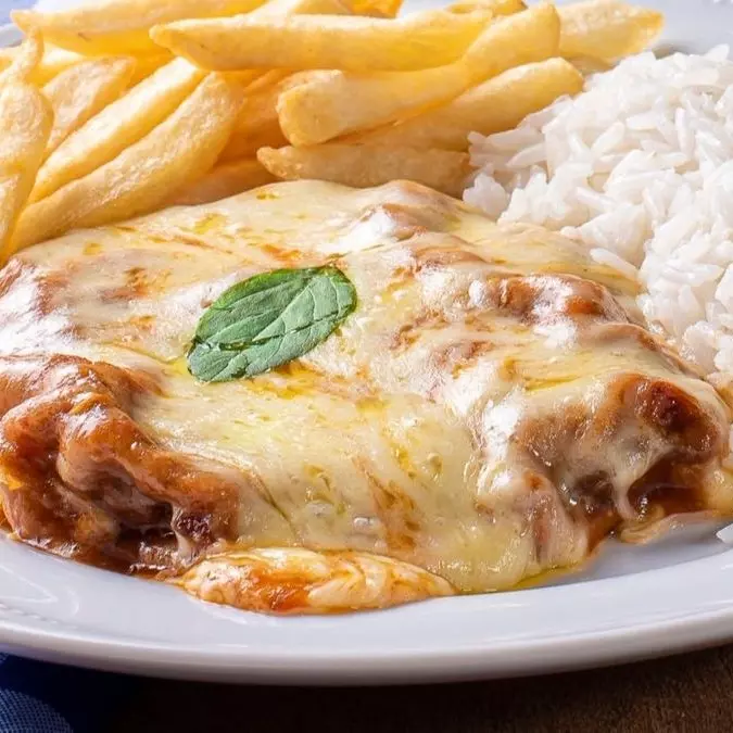 BIFE À PARMEGIANA