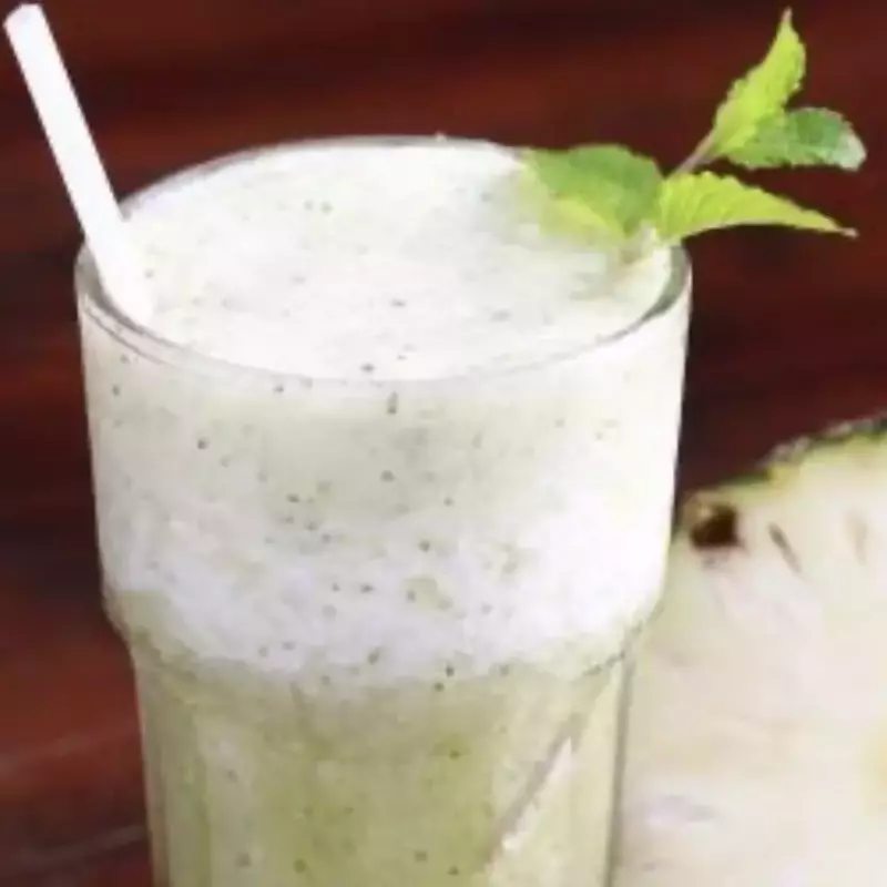 Suco de abacaxi com hortelã