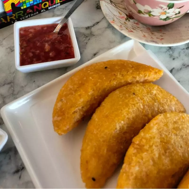 Empanada frita de pollo