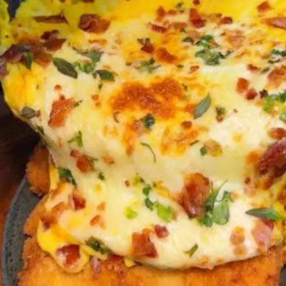 Parmegiana de frango com cheddar