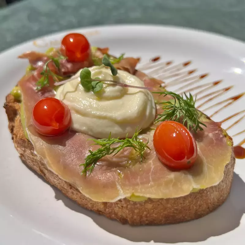 Tostada Burrata y Parma