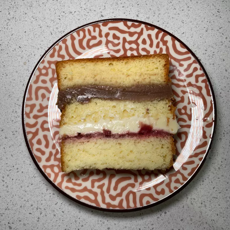 Slice ao leite c brigadeiro branco🍓