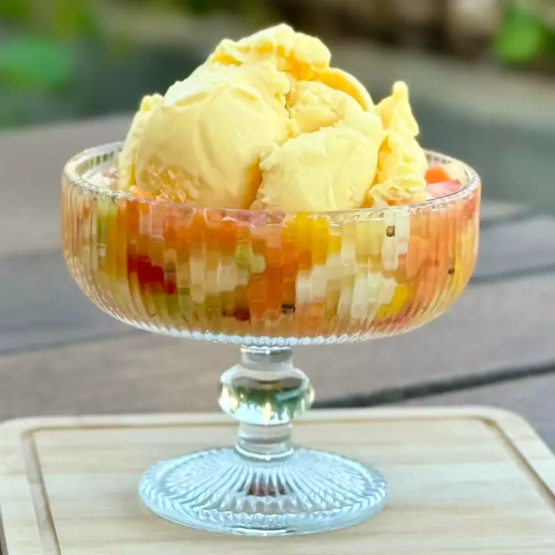Salada de fruta com sorvete
