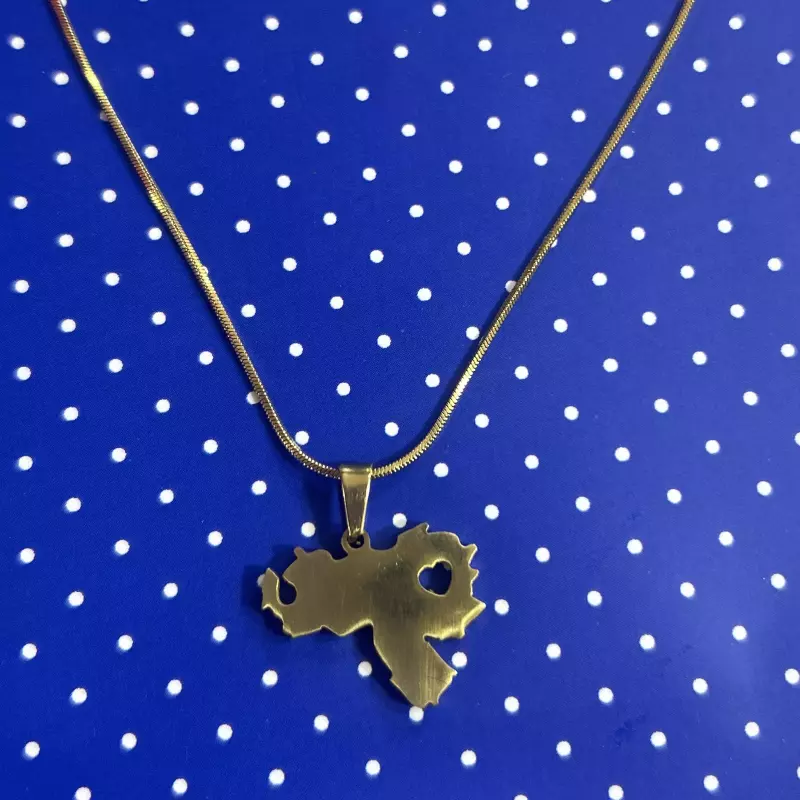 Collar mapa corazón hueco