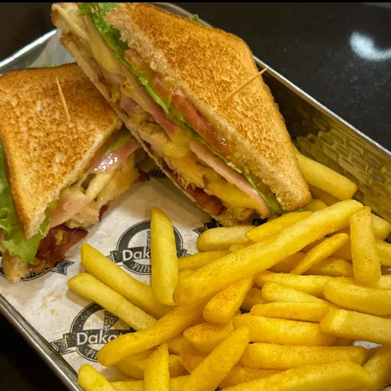 Sándwich Club de tocineta