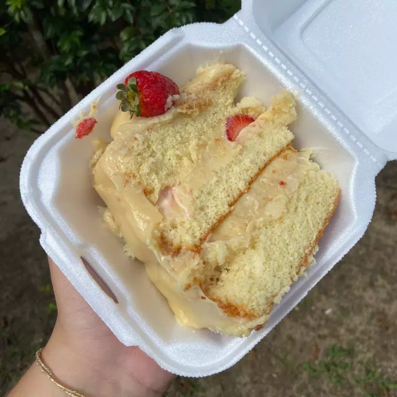 Fatia de bolo Bombom de morango