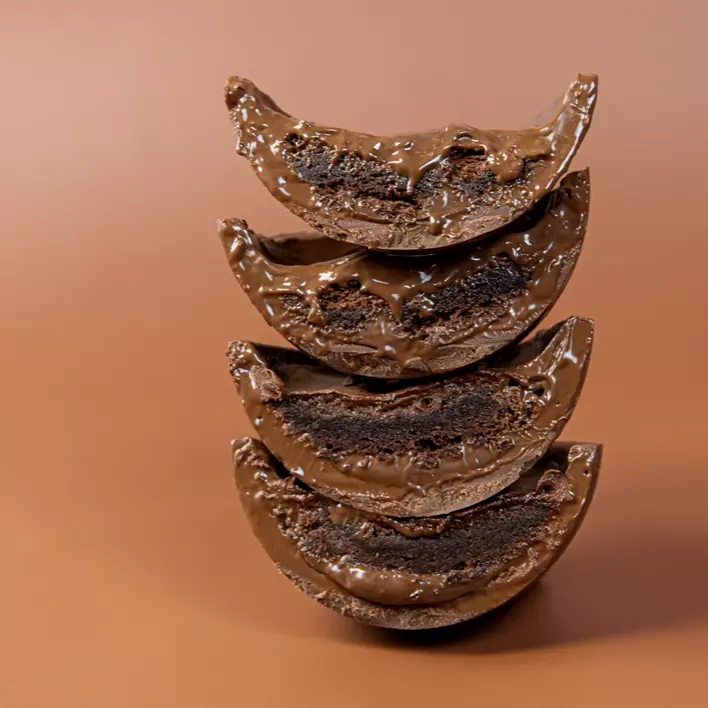 Ovo trufado de brownie