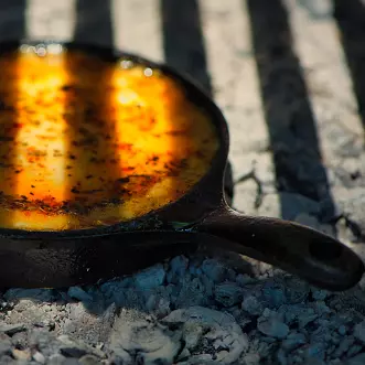 Provoleta na panela de ferro