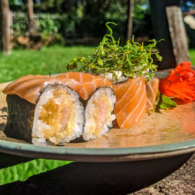 Hossomaki Dália salmão