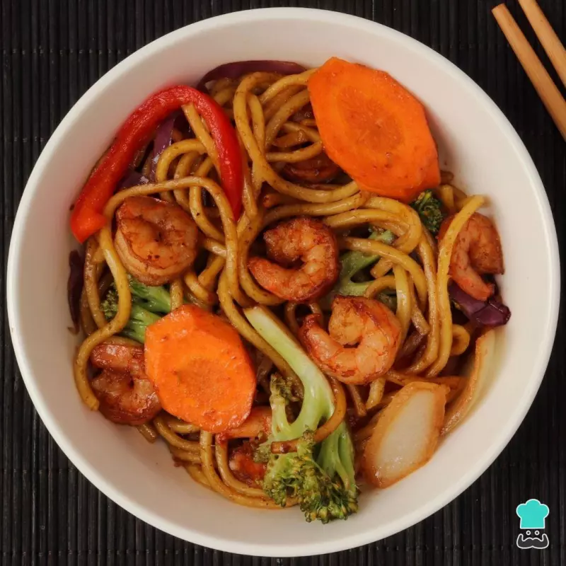 Yakisoba Filé mignon suíno e camarão