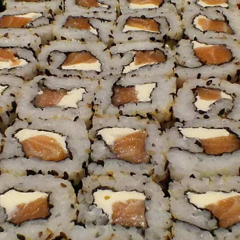 URAMAKI DE SALMAO NATURAL 15 UNIDADE
