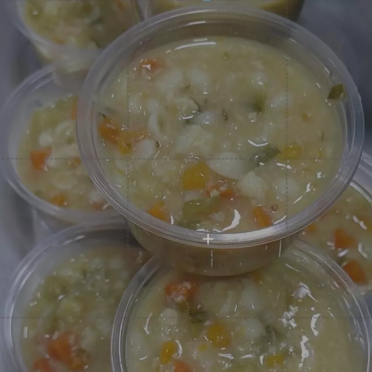 Sopa de macarrão com frango