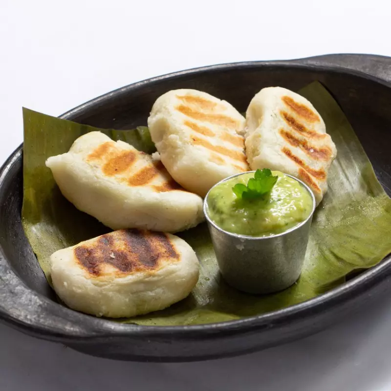 Pastelito de Yuca y Cola