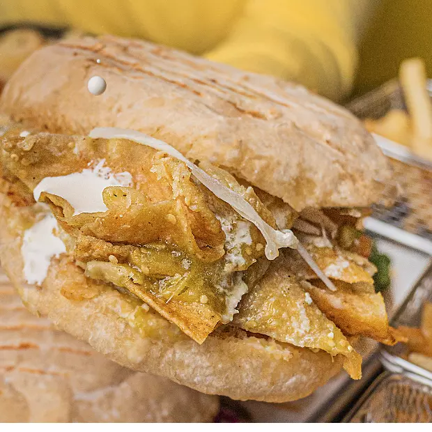 Torta chilaquiles verdes c/pollo