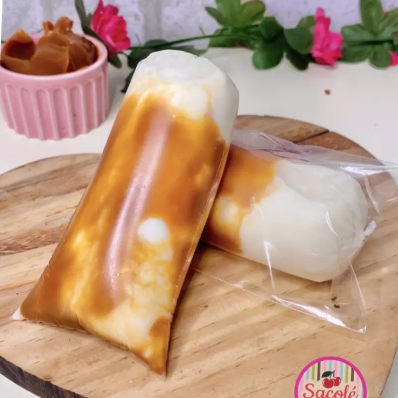 Sacolé coco com Doce de leite