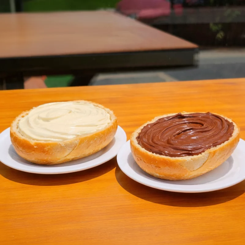 Pão duo (requeijão e Nutella)