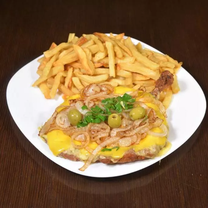 Suprema 1/2  Costilla con Papas Fritas