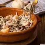 gulas con gambas al ajillo
