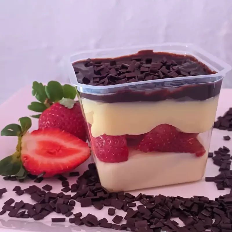 Bombom de morango com ganache