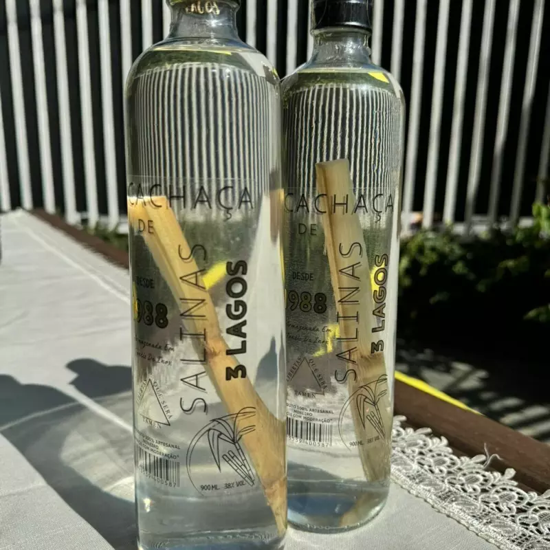 Cachaça Salinas 3 Lagos  com Cana