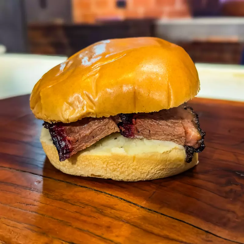 BRISKET SÁNDWICH