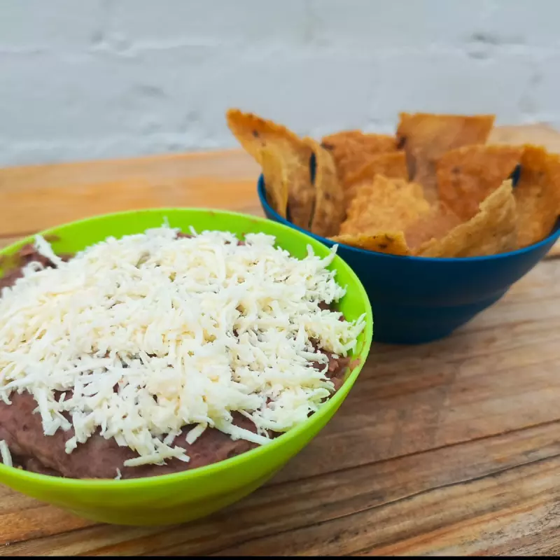 Totopos con frijoles