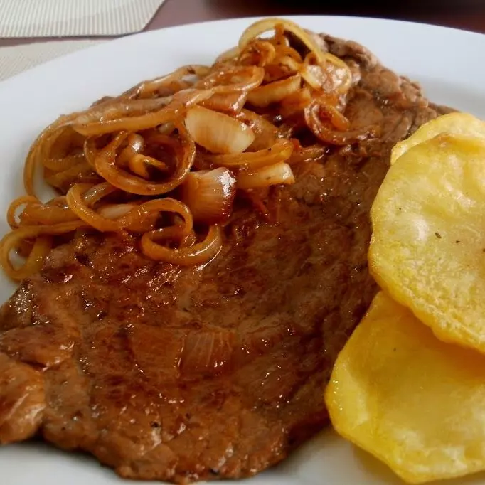 carne en bistec + patacon + bebida