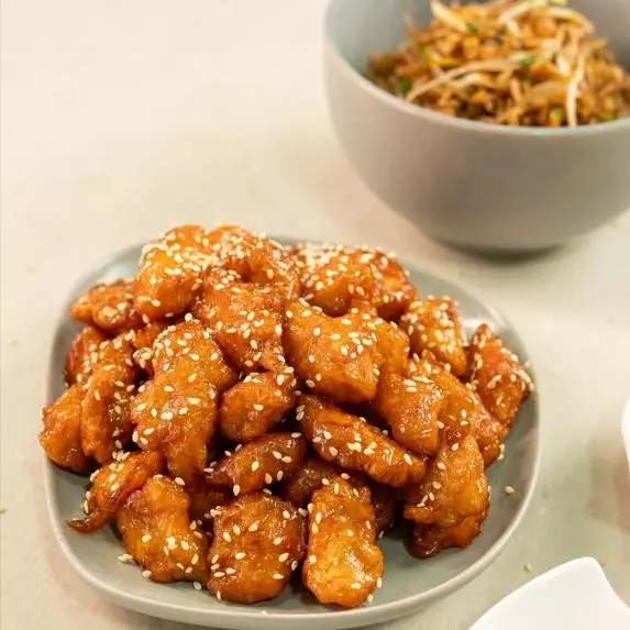 Pollo a la naranja con ajonjolí