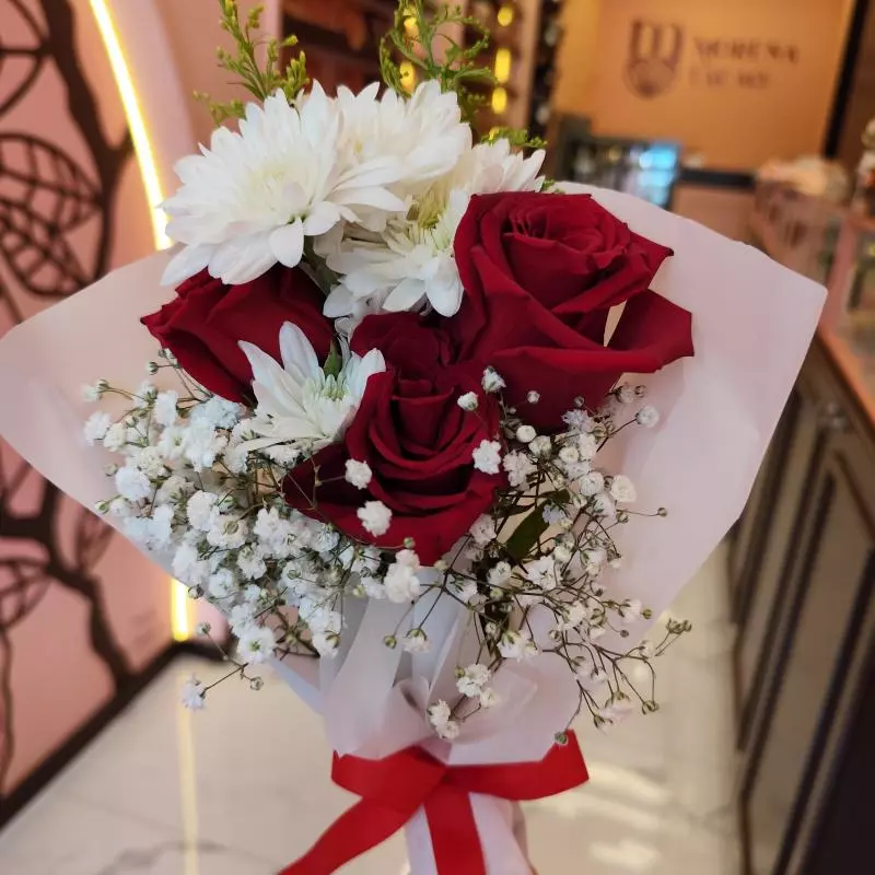 BOUQUETE DE FLORES TONO ROJO