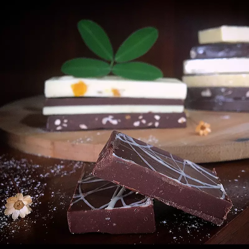 Barrinha Suiça Meio Amargo 25g