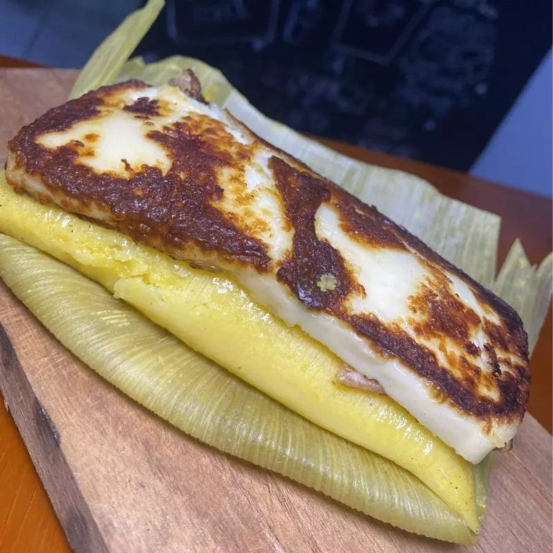 Pamonha com queijo coalho