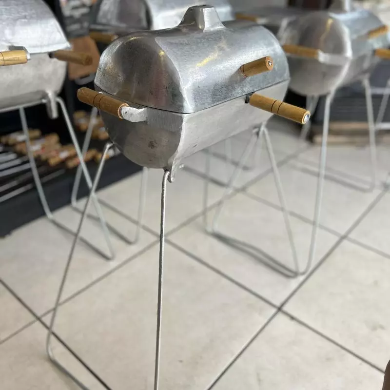 CHURRASQUEIRA BAFO COM PÉ P