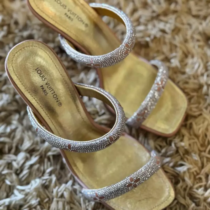 TACÓN LOUIS VUITTON BRILLOS